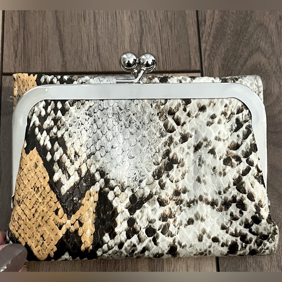 Steve Madden wallet. Never used. Sunglasses are just to compare in size. - Picture 2 of 5